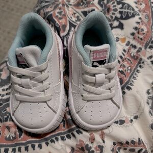 BABY PUMA SHOES GENTLY USED SIZE 4C